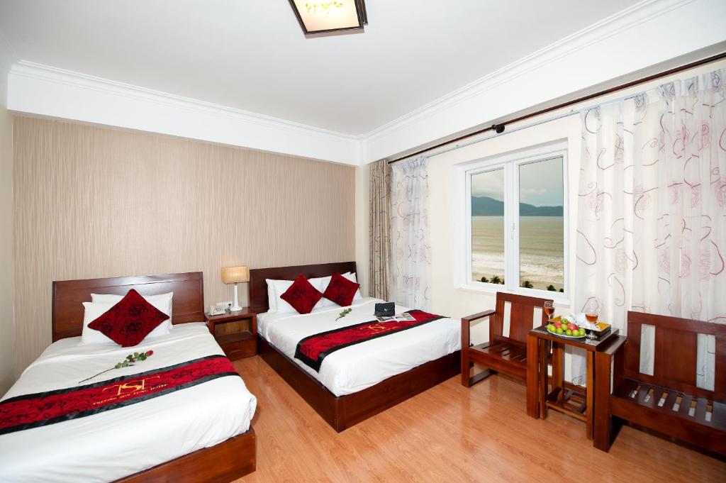 Трехместный (Представительский семейный номер) отеля Beautiful Beach Hotel, Дананг