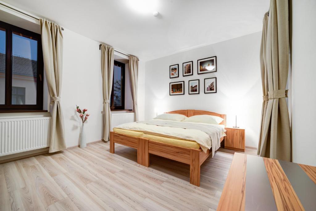 Двухместный (Двухместный номер с 1 кроватью или 2 отдельными кроватями и собственной ванной комнатой) гостевого дома Královská Cesta, Брно