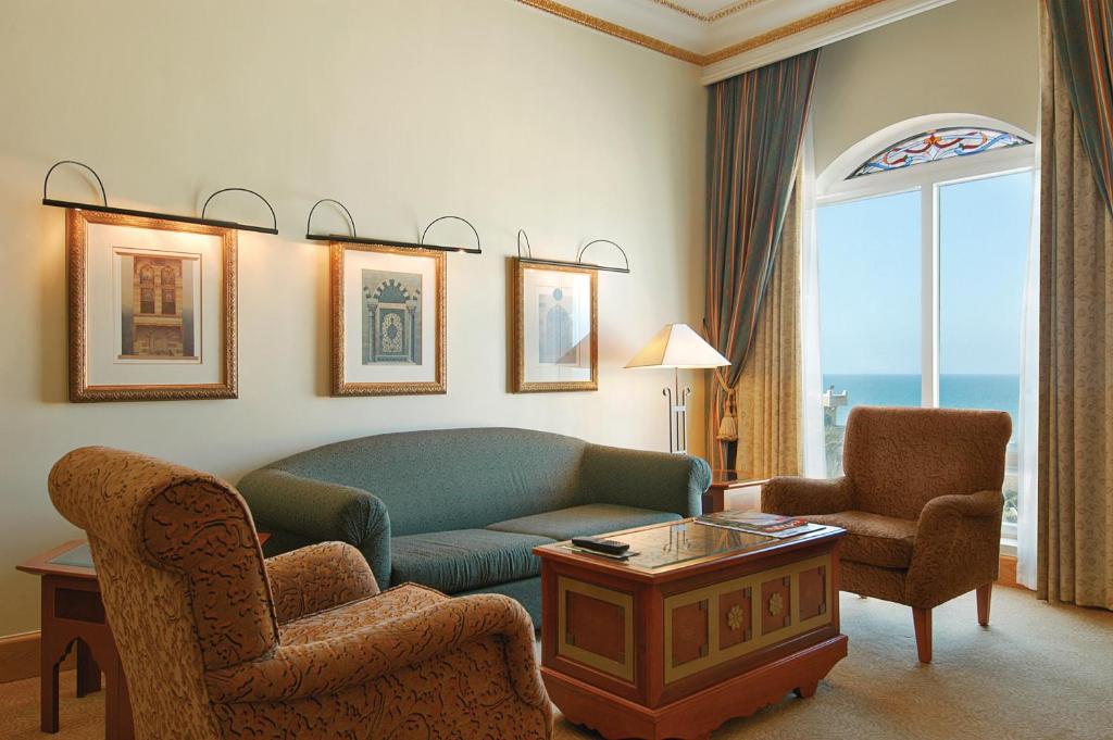 Сьюит (Люкс «Гранд» с кроватью размера «king-size») отеля Grand Hyatt Muscat, Маскат