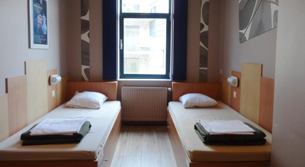 Двухместный (Двухместный номер с 2 отдельными кроватями) хостела Sleep Well Youth Hostel, Брюссель