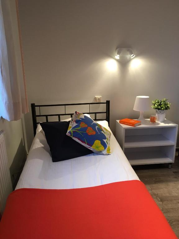 Двухместный (Двухместный номер с 1 кроватью или 2 отдельными кроватями и собственной ванной комнатой) хостела Arcus Premium Hostel, Варшава