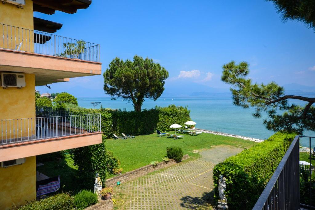 Апартаменты (Апартаменты с 1 спальней и видом на озеро) отеля Residence Casa dei Pescatori, Сирмионе