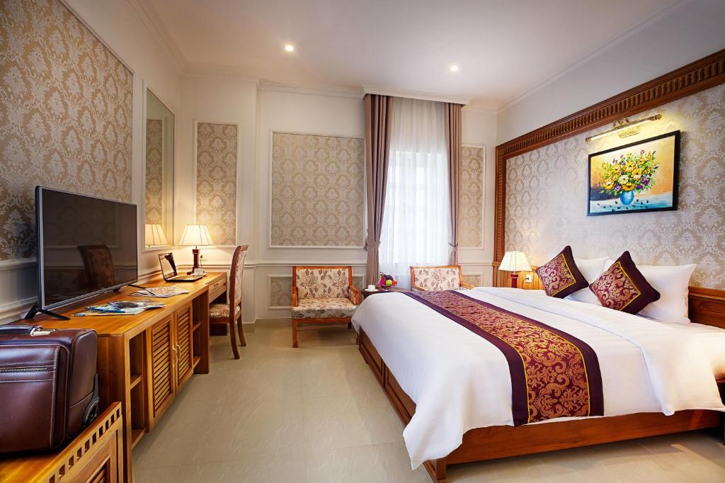 Двухместный (Двухместный номер Делюкс с 1 кроватью и видом на море) отеля Riverside Hotel - Quang Binh, Донгхой
