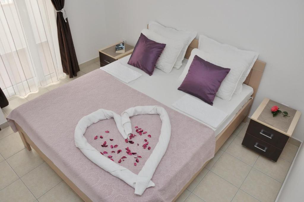 Двухместный (Двухместный номер с основными удобствами и 1 кроватью) гостевого дома Guest House Savina, Херцег-Нови