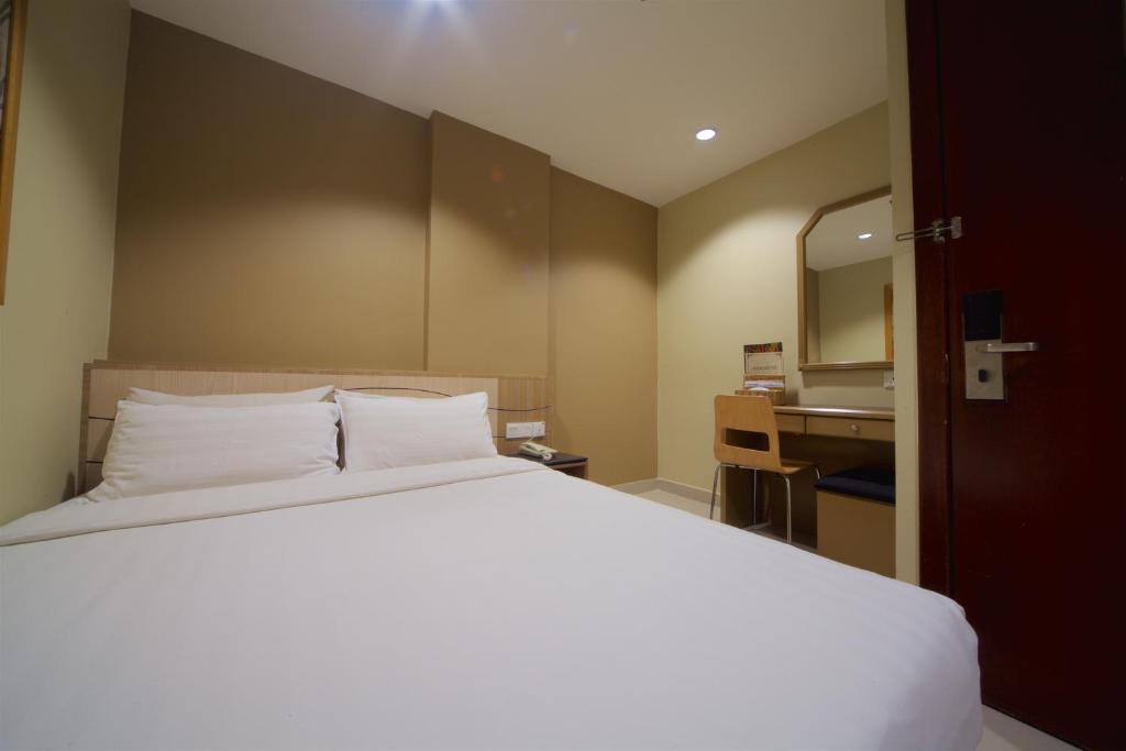 Двухместный (Superior Double Room with No Window (Newly Renovated)), Kinabalu Daya Hotel