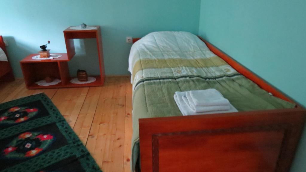 Трехместный (Трехместный номер с основными удобствами и общей ванной комнатой) гостевого дома Ethno Village Slatkovac, Александровац