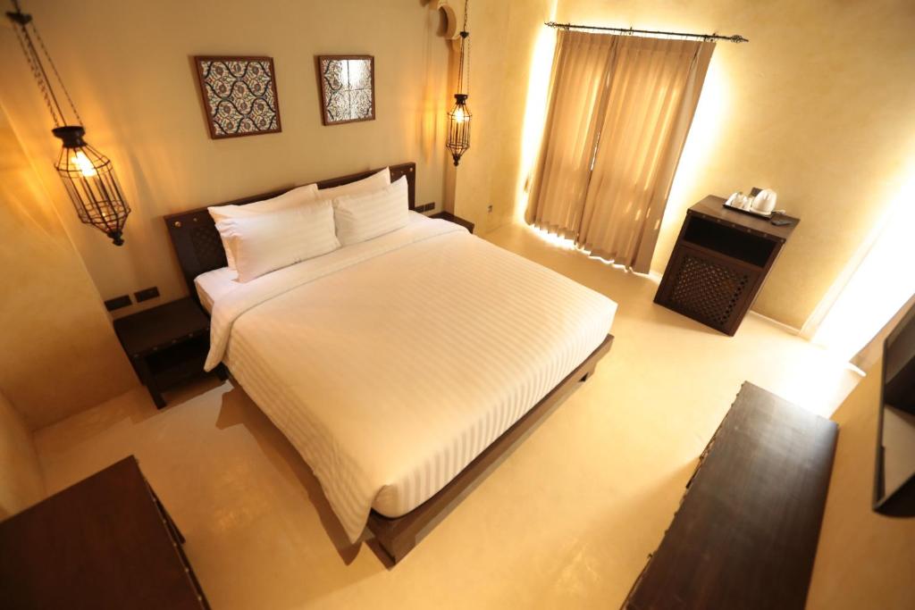 Двухместный (Улучшенный номер с кроватью размера «king-size») отеля Dewan Bangkok, Бангкок