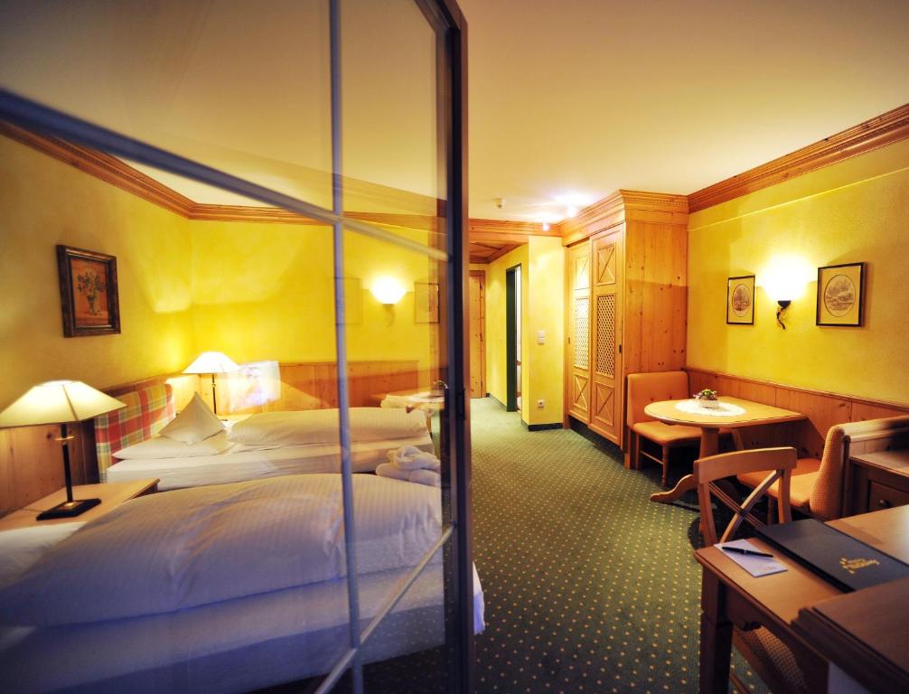 Двухместный (Двухместный номер с 2 отдельными кроватями) отеля Sporthotel Kirchler, Тукс