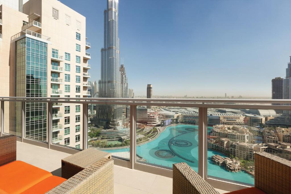 Сьюит (Пентхаус с 4 спальнями и панорамным видом на небоскреб Бурдж-Халифа / фонтан) апарт-отеля Ramada Downtown Dubai, Дубай