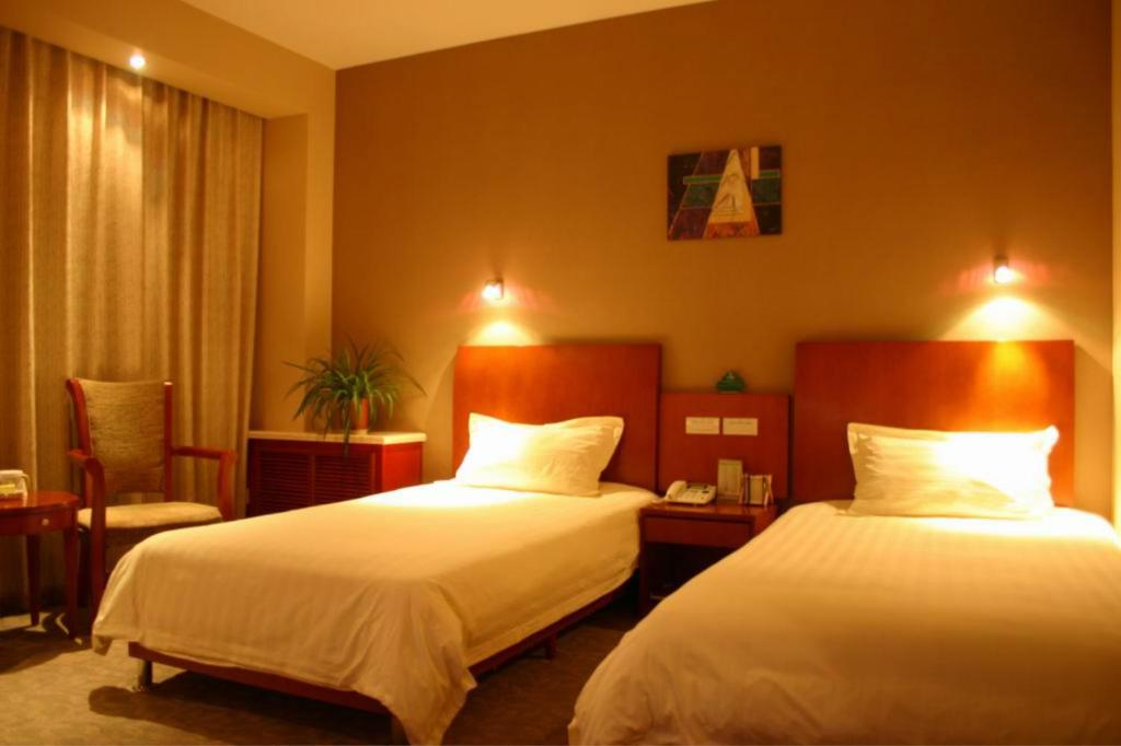 Двухместный (Для граждан материковой части Китая — Стандартный двухместный номер с 2 отдельными кроватями) отеля GreenTree Inn BeiJing FangZhuang Business Hotel, Пекин