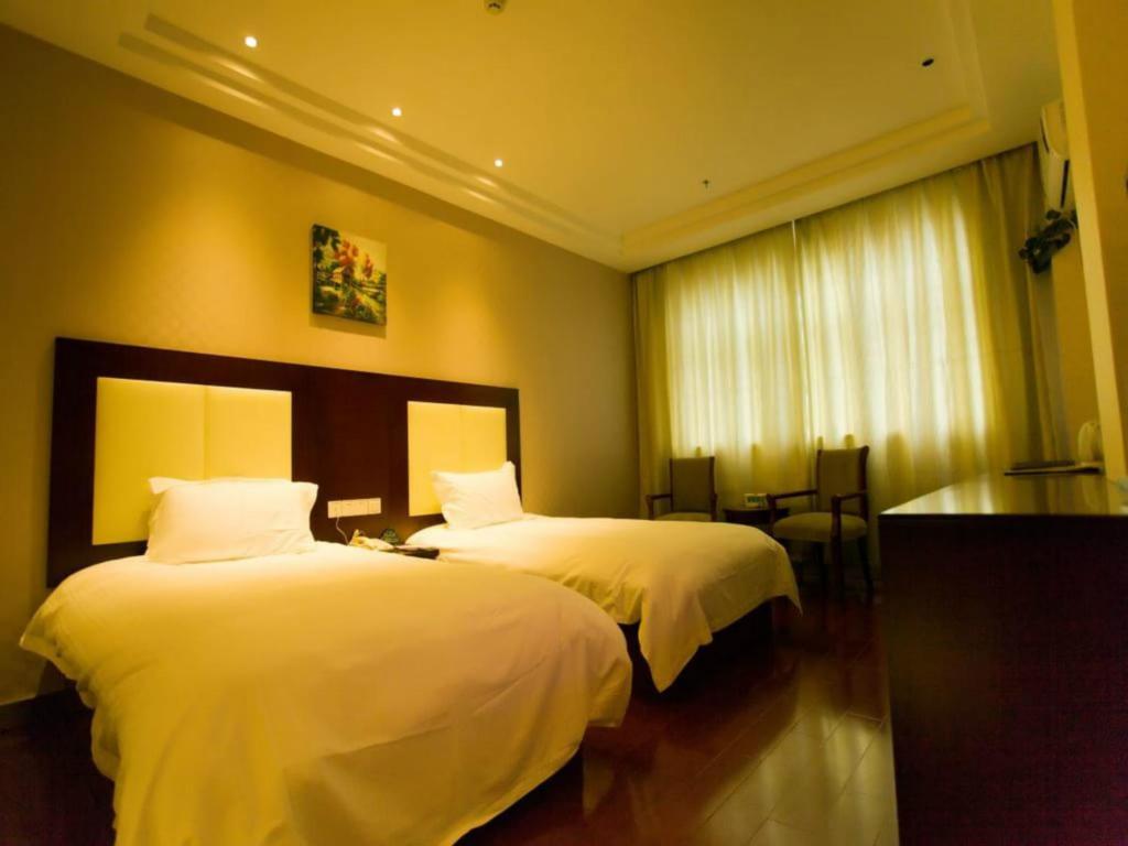 Двухместный (Для граждан материковой части Китая — Стандартный двухместный номер с 2 отдельными кроватями) отеля GreenTree Inn BeiJing XiZhiHe Dimension Stone Market Express Hotel, Пекин