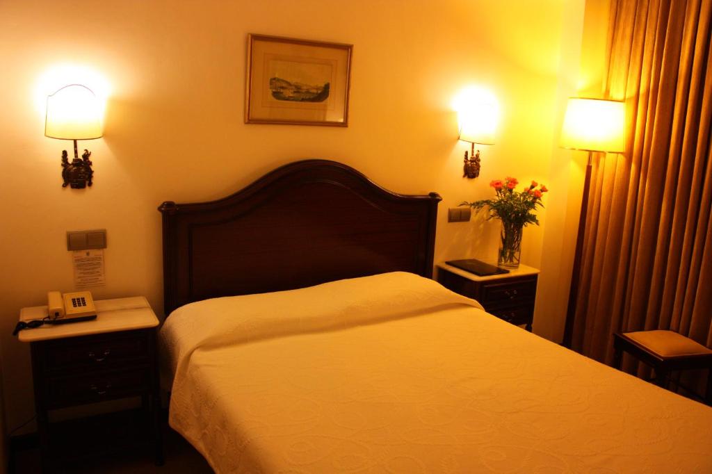 Двухместный (Стандартный двухместный номер с 1 кроватью или 2 отдельными кроватями) отеля Hotel Vice-Rei, Порту