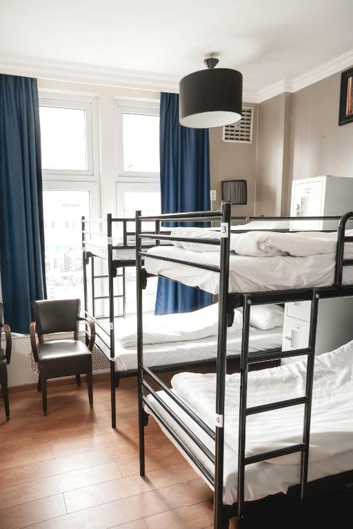 Номер (Спальное место в общем номере для мужчин и женщин с 12 кроватями) хостела Princess Hostel Leidse Square, Амстердам