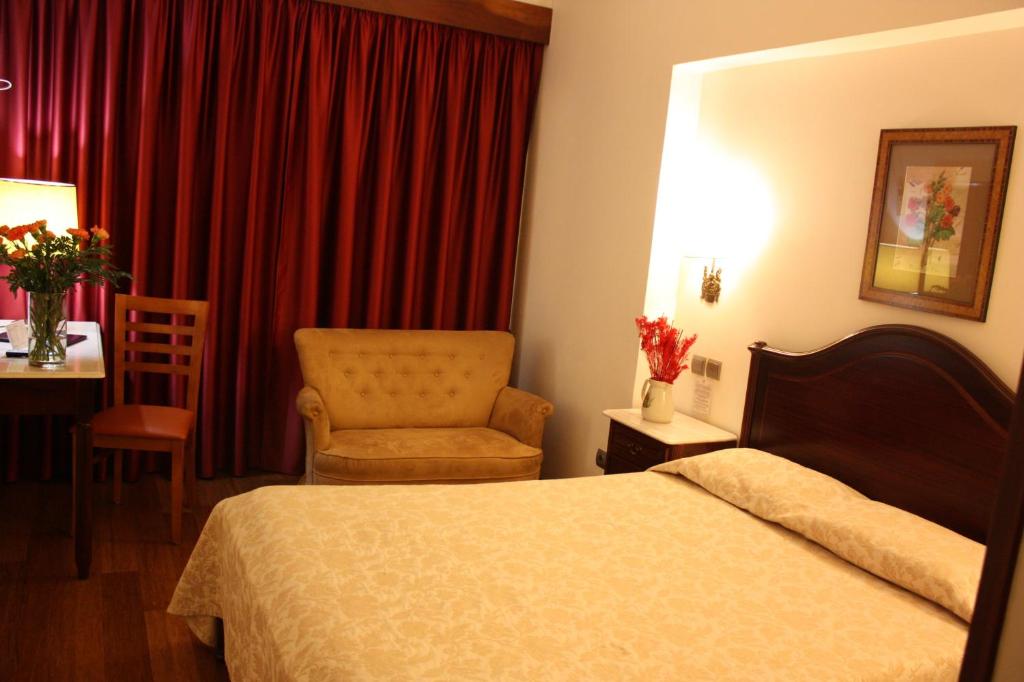 Двухместный (Улучшенный двухместный номер с 1 кроватью или 2 отдельными кроватями) отеля Hotel Vice-Rei, Порту