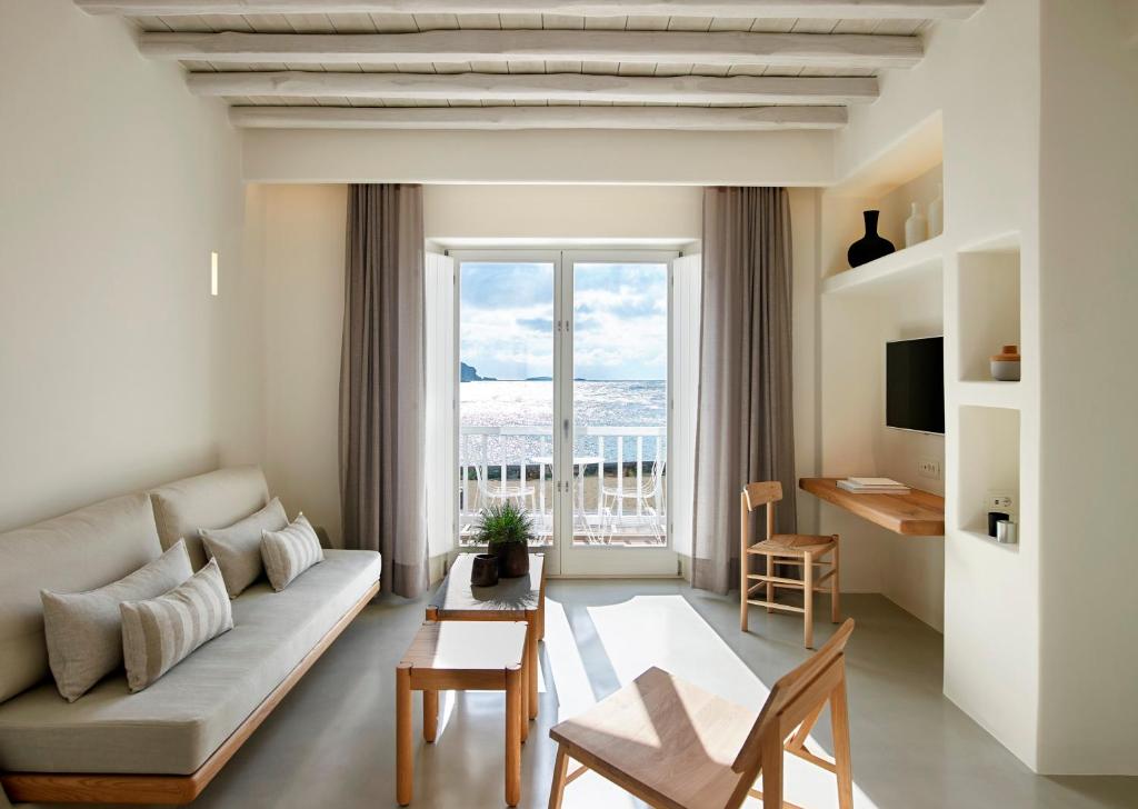 Сьюит (Люкс «Холостяк» с видом на побережье) отеля Bill & Coo Suites And Lounge, Миконос