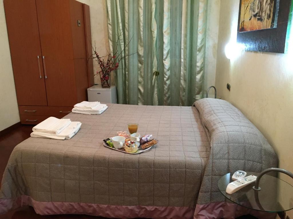 Двухместный (Двухместный номер с 1 кроватью или 2 отдельными кроватями и собственной ванной комнатой) отеля B&B Al Settimo Cielo, Рим