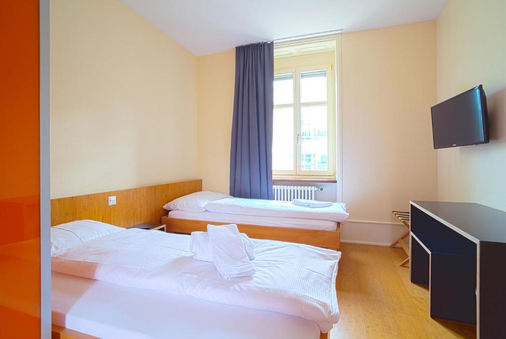 Двухместный (Standard Twin Room (self-check-in)) отеля easyHotel Basel, Базель