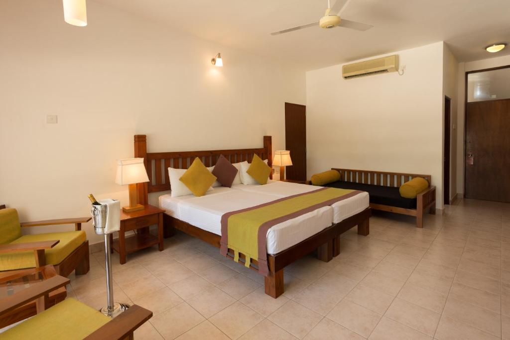Двухместный (Двухместный номер Делюкс с 1 кроватью или 2 отдельными кроватями) отеля Nilaveli Beach Hotel, Нилавели