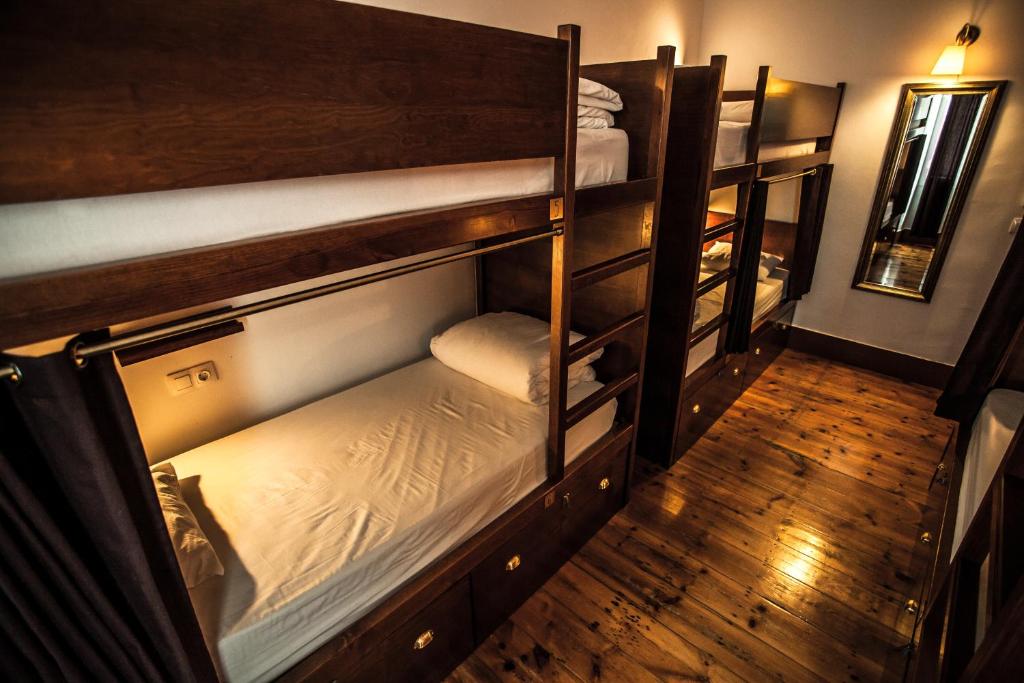 Номер (Кровать в общем 6-местном номере для мужчин и женщин) хостела Home Lisbon Hostel, Лиссабон