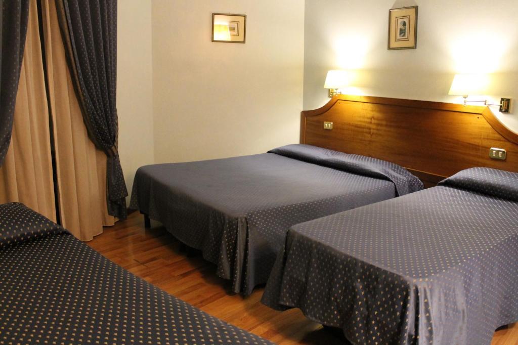 Четырехместный (Четырехместный номер) отеля Piccolo Fiore, Рим