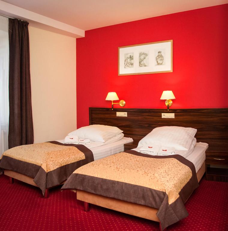 Двухместный (Стандартный двухместный номер с 2 отдельными кроватями) отеля Hotel Pikul, Пулавы