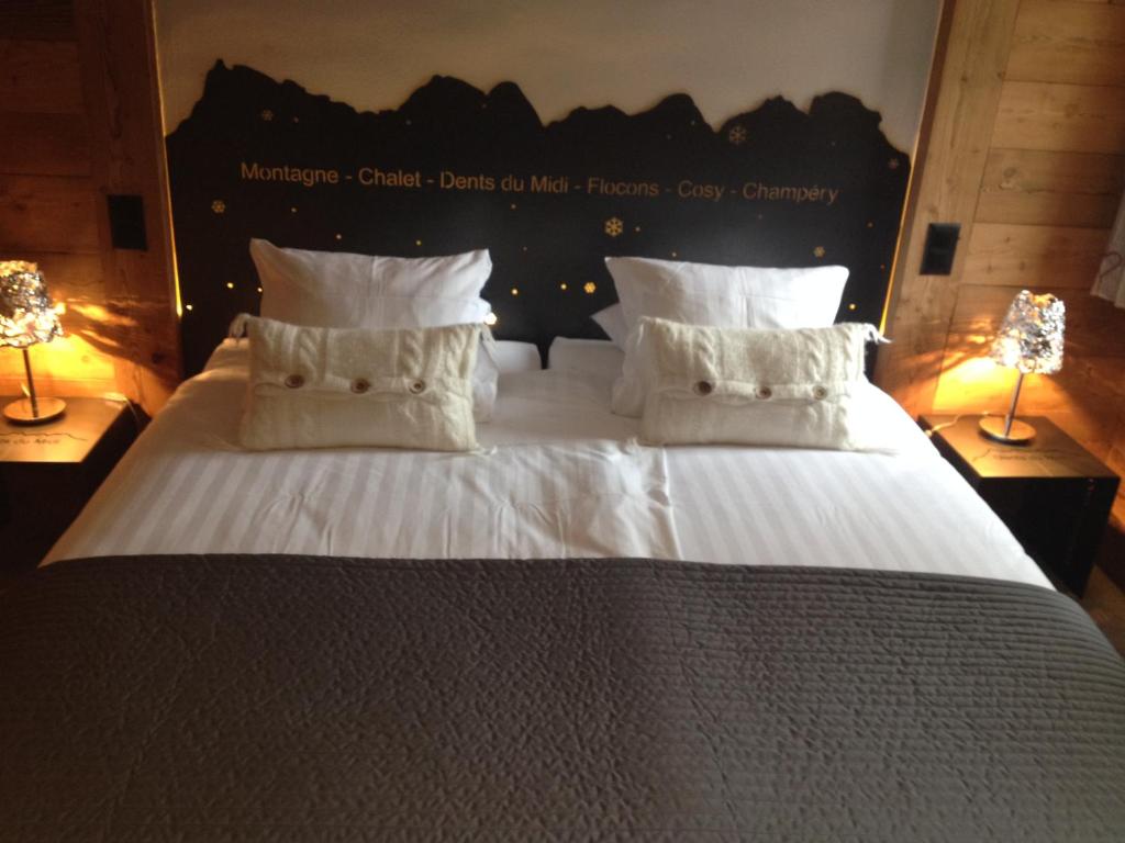 Двухместный (Двухместный номер с 1 кроватью или 2 отдельными кроватями, вид на горы — 1) отеля Le Chalet de l'Atelier, Шампери
