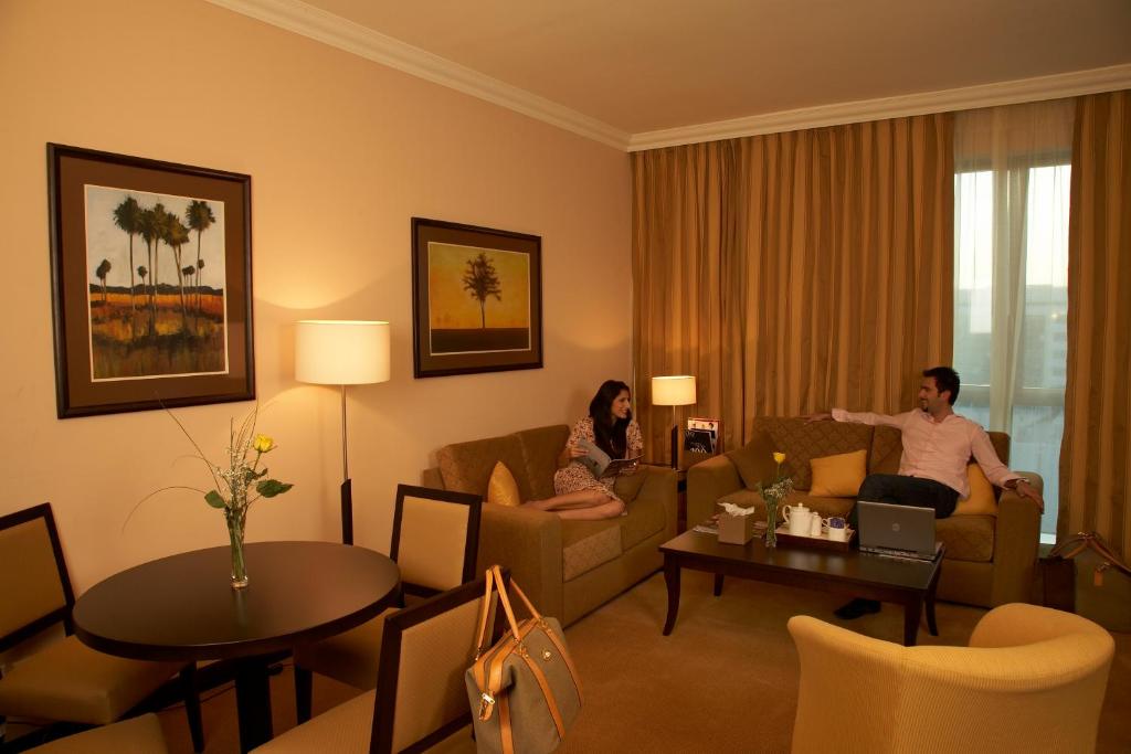 Сьюит (Суперлюкс с 1 спальней) апарт-отеля Al Manzel Hotel Apartments, Абу-Даби