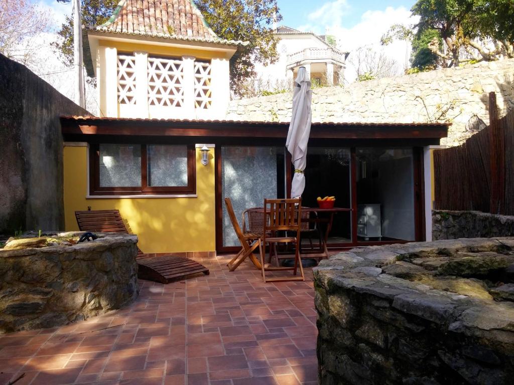 Студио (Номер-студио с террасой) отеля Guest House Villa dos Poetas, Синтра
