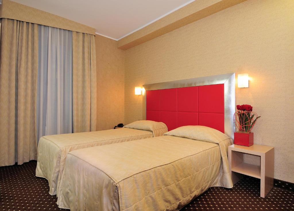 Двухместный (Двухместный номер с 2 отдельными кроватями) отеля Hotel Susa, Милан