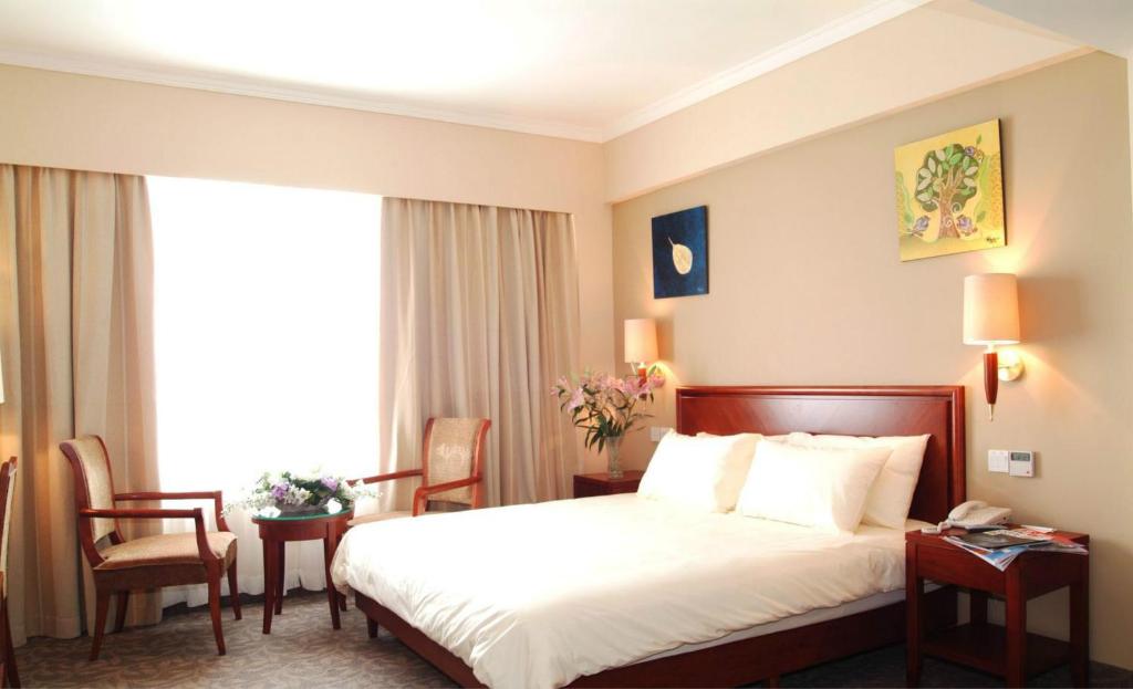 Двухместный (Для граждан материкового Китая - Двухместный номер с 1 кроватью) отеля GreenTree Inn QinHuang Island Railway Station Business Hotel, Циньхуандао