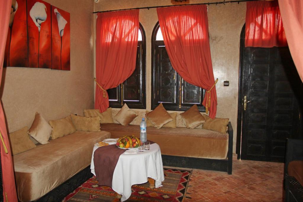 Семейный (Семейный люкс) отеля Al Jasira Hotel, Эс-Сувейра