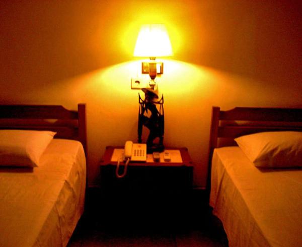 Двухместный (Улучшенный двухместный номер с 1 кроватью или 2 отдельными кроватями) отеля Grand Chandra Hotel, Денпасар