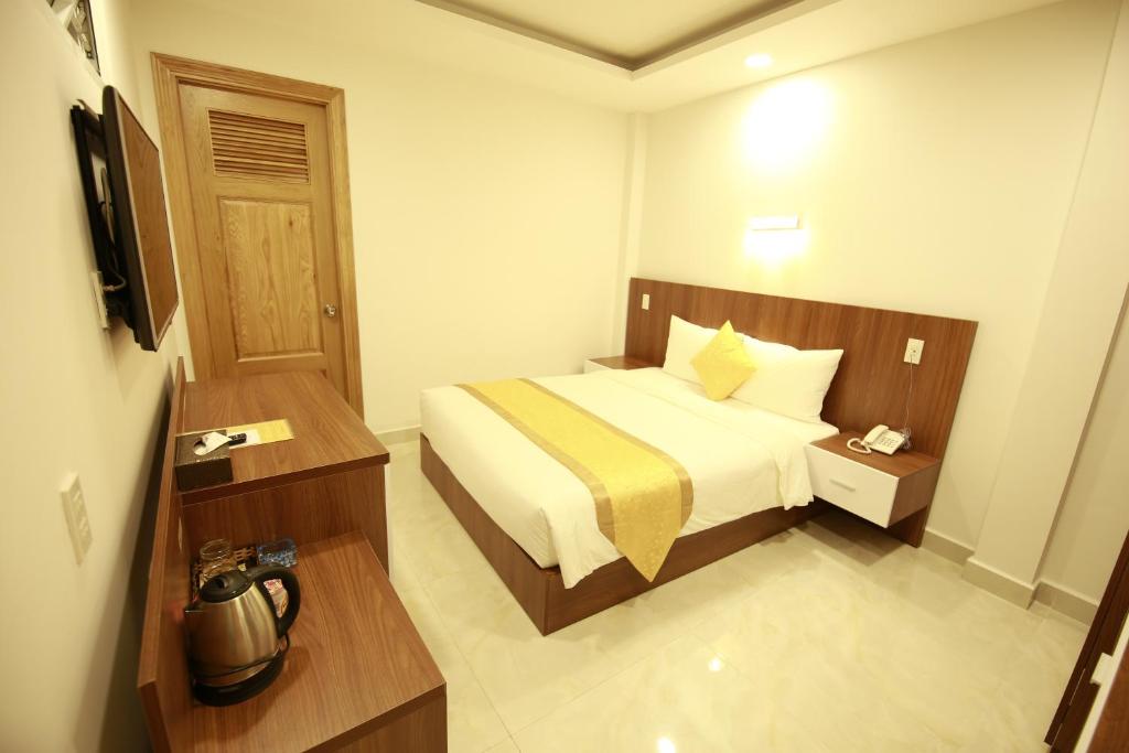 Двухместный (Небольшой двухместный номер с 1 кроватью) отеля Kim Hoa Hotel, Далат