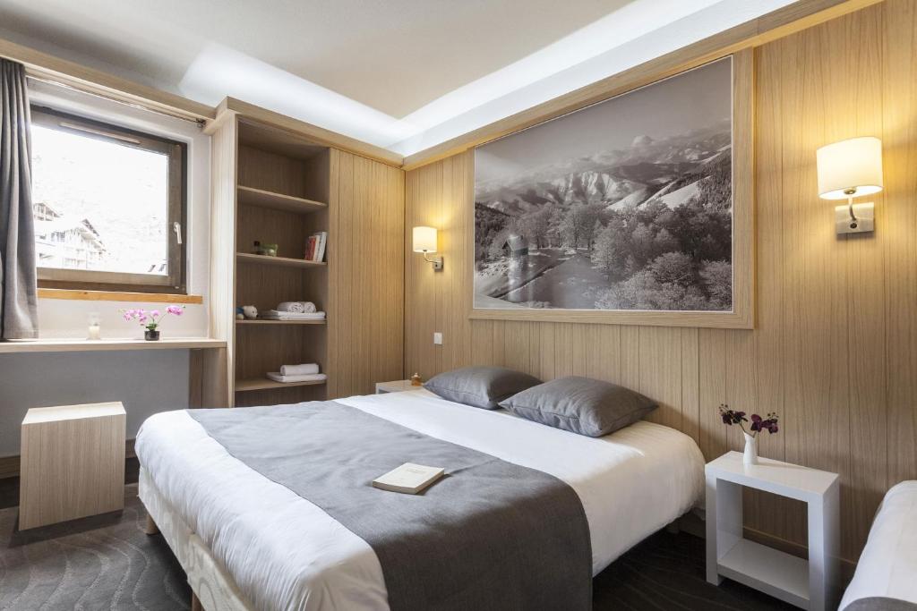 Двухместный (Двухместный номер с 1 кроватью и доступом в спа-центр) отеля Hôtel Club mmv Les Arolles ****, Валь-Торанс