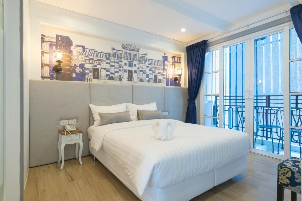 Двухместный (Двухместный номер Делюкс с 1 кроватью и балконом) отеля White Ivory Bed And Breakfast, Бангкок