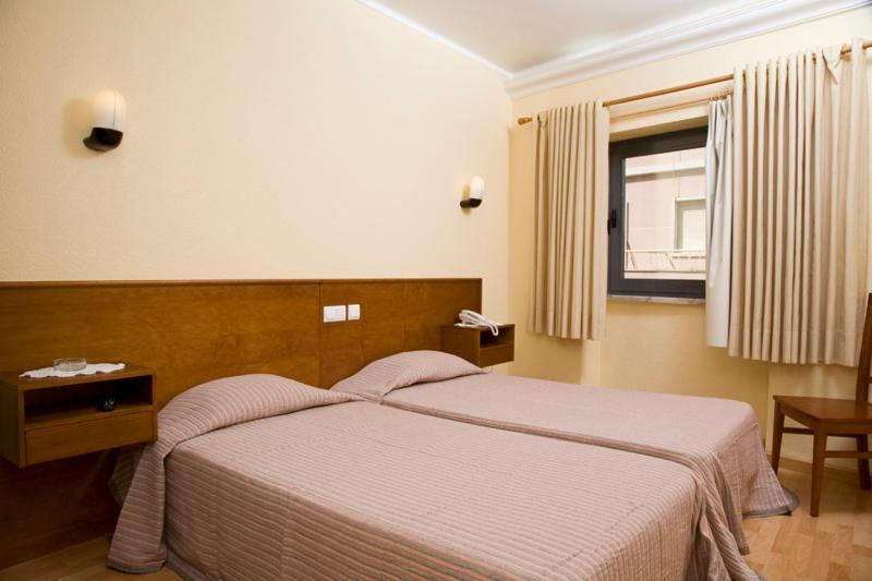 Двухместный (Двухместный номер с 2 отдельными кроватями) отеля Hotel Nova Cidade, Амадора
