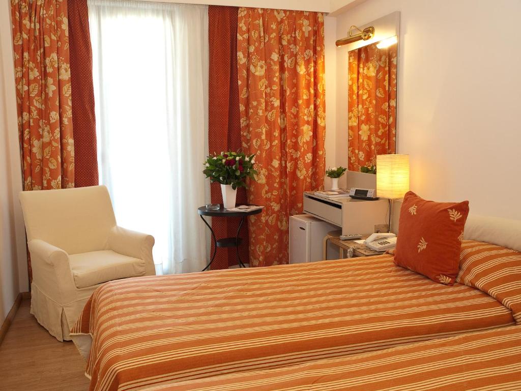 Двухместный (Улучшенный двухместный номер с 1 кроватью) отеля The Park Hotel Piraeus, Пирей