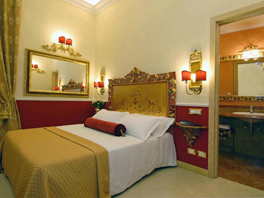 Двухместный (Двухместный номер эконом-класса с 1 кроватью или 2 отдельными кроватями) отеля Hotel Romanico Palace, Рим