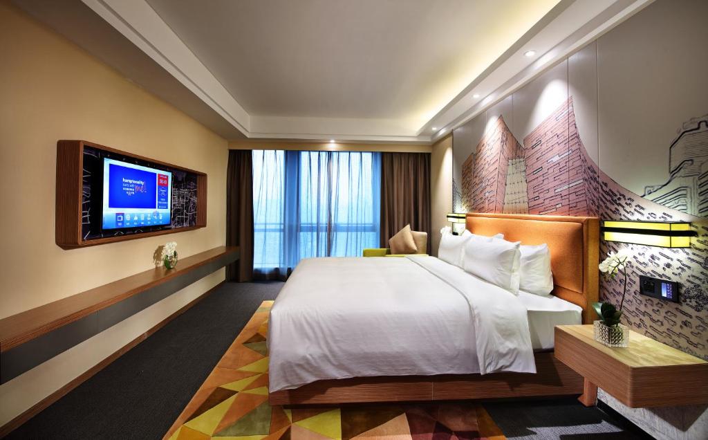 Двухместный (Улучшенный двухместный номер с 1 кроватью) отеля Hampton by Hilton Guangzhou Zhujiang New Town, Гуанчжоу