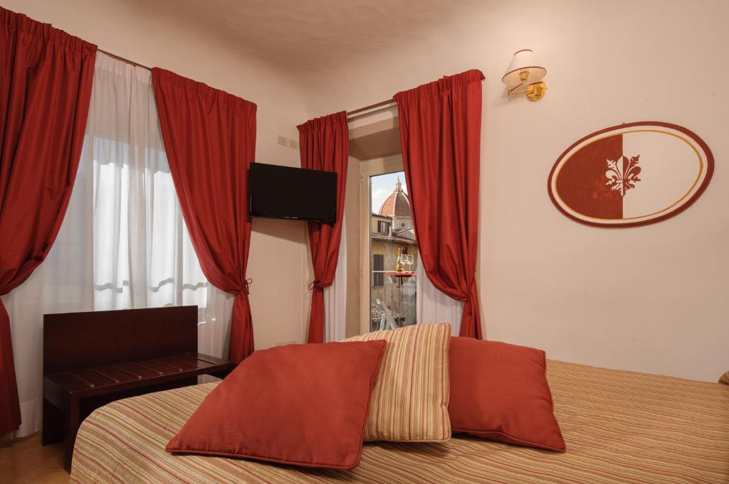 Двухместный (Двухместный номер Делюкс с 1 кроватью и балконом) отеля Hotel Cardinal of Florence, Флоренция