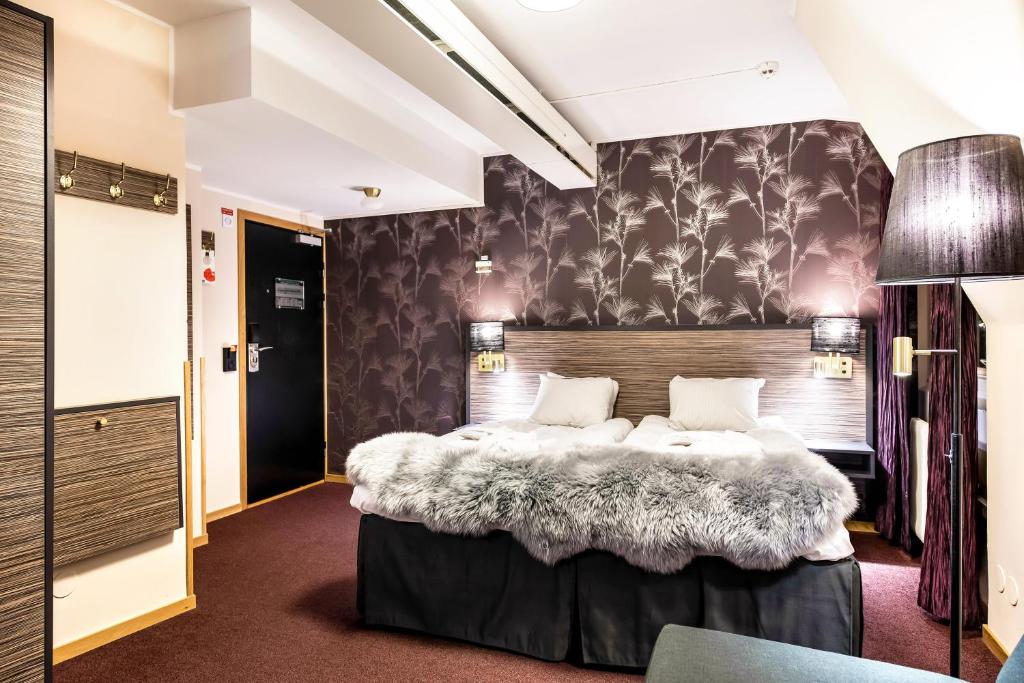 Двухместный (Улучшенный двухместный номер с 1 кроватью) отеля Clarion Collection Hotel Slottsparken, Линчёпинг