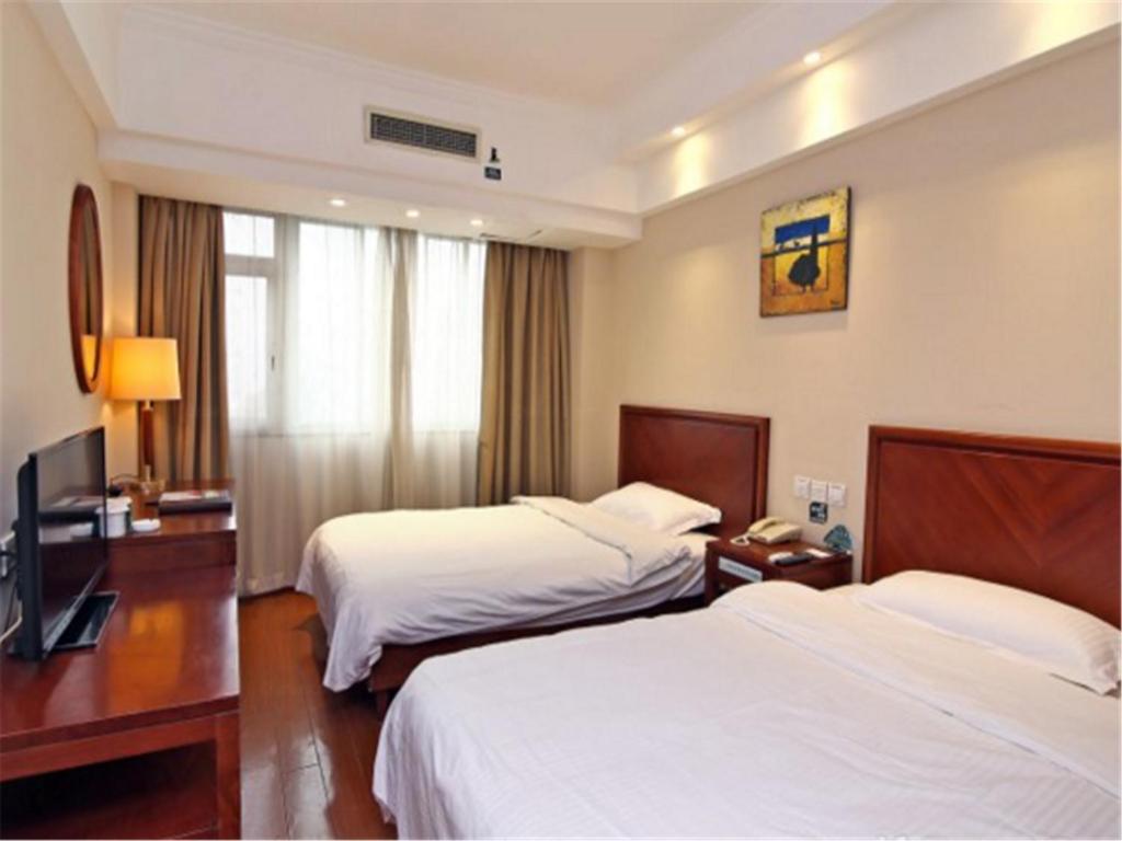 Двухместный (Двухместный номер Делюкс с 2 отдельными кроватями) отеля GreenTree Inn ShangHai JingAn XinZha Road Business Hotel, Шанхай