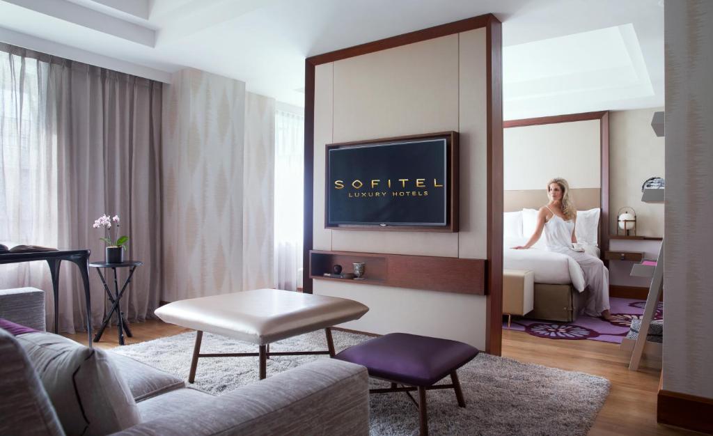 Сьюит (Полулюкс с 1 кроватью размера «king-size») курортного отеля Sofitel Singapore Sentosa Resort & Spa, Сингапур (город)