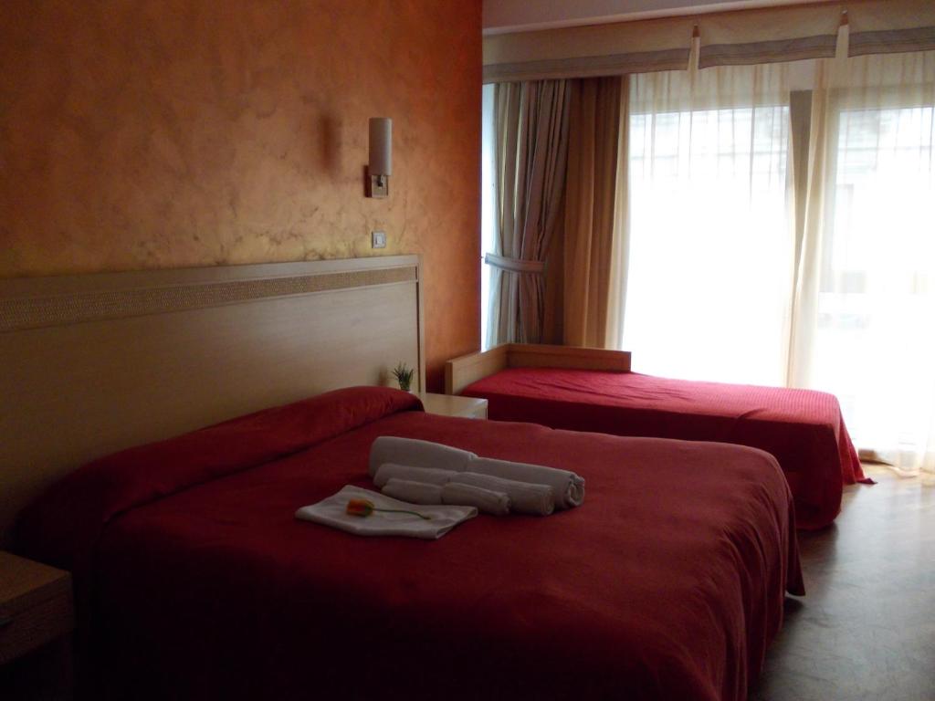 Четырехместный (Четырехместный номер) отеля Hotel Catania Town, Катания