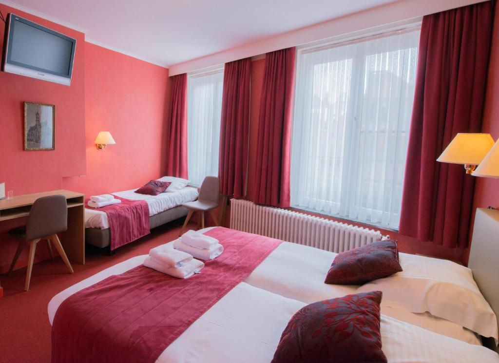Трехместный (Трехместный номер) отеля Hotel Groeninghe, Брюгге
