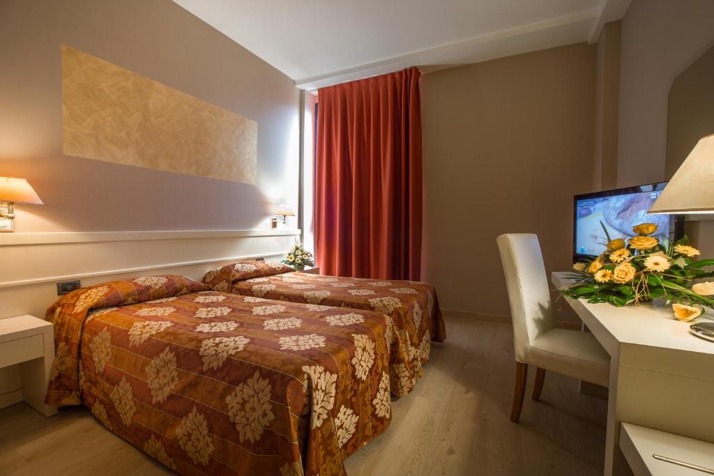 Двухместный (Стандартный двухместный номер с 2 отдельными кроватями) отеля Euro Hotel, Кашина