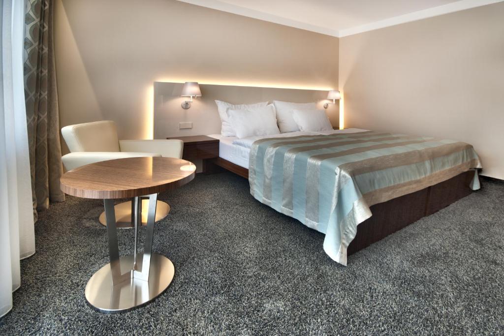 Двухместный (Стандартный двухместный номер с 1 кроватью или 2 отдельными кроватями) отеля Prezident Luxury Spa & Wellness Hotel, Карловы Вары