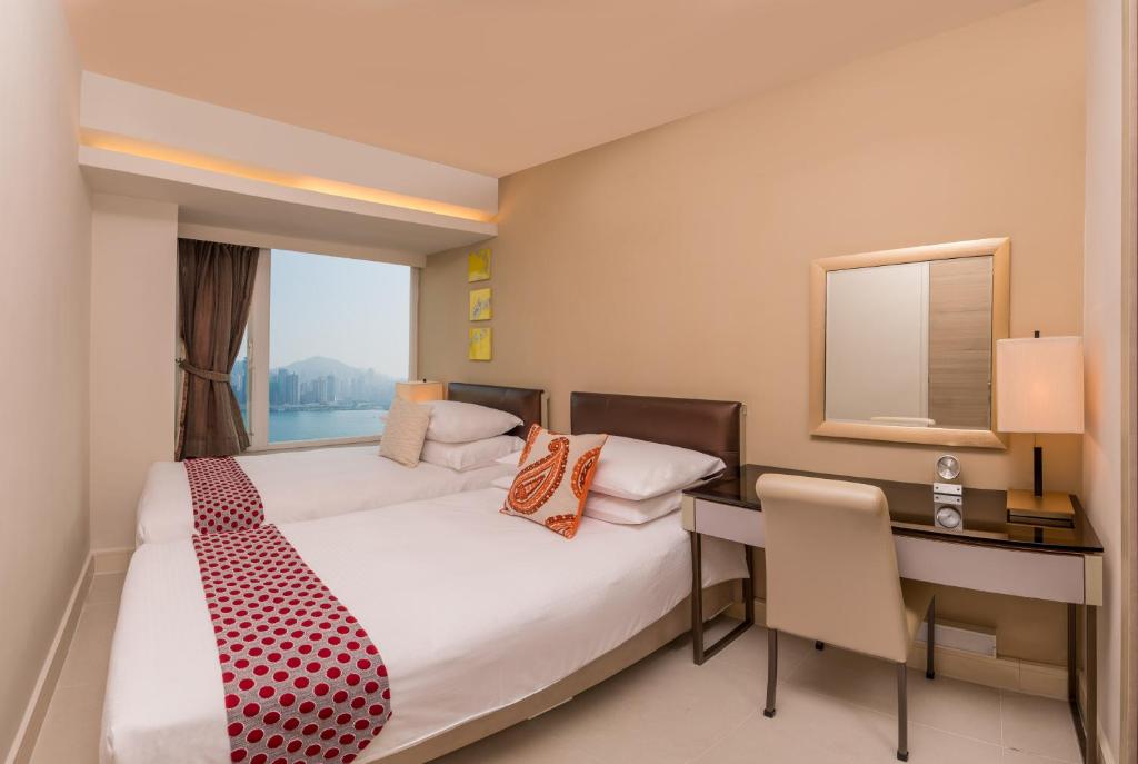 Сьюит (Четырехместный люкс с 2 спальнями и видом на порт) апарт-отеля Kowloon Harbourfront Hotel, Гонконг (город)