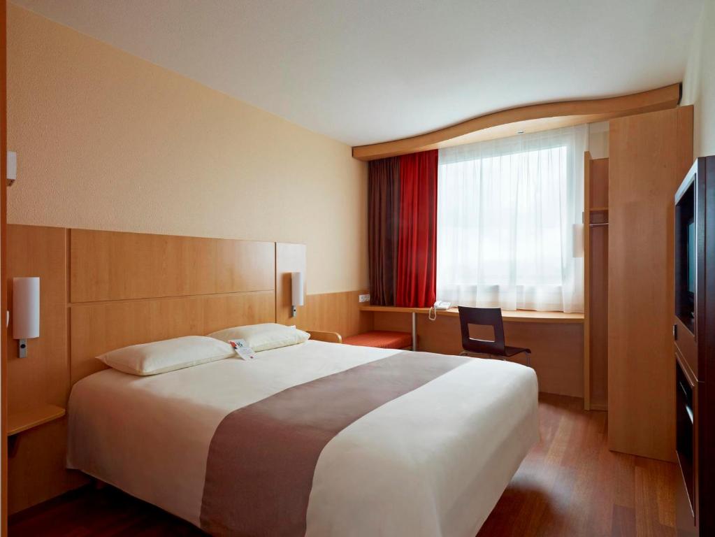 Двухместный (Стандартный номер с кроватью размера «king-size») отеля Ibis Kraków Stare Miasto, Краков