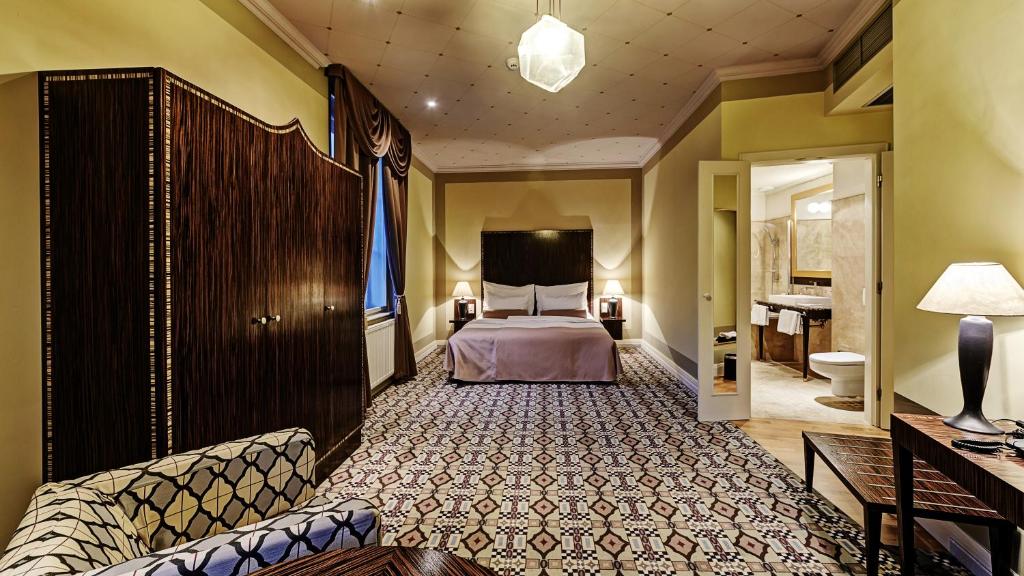 Двухместный (Улучшенный двухместный номер с 1 кроватью или 2 отдельными кроватями) отеля Grandezza Hotel Luxury Palace, Брно